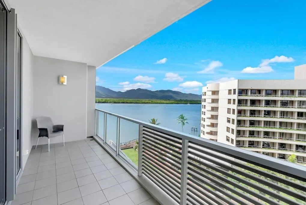 City Living At Harbour Lights On The Waterfront Cairns Apartmán