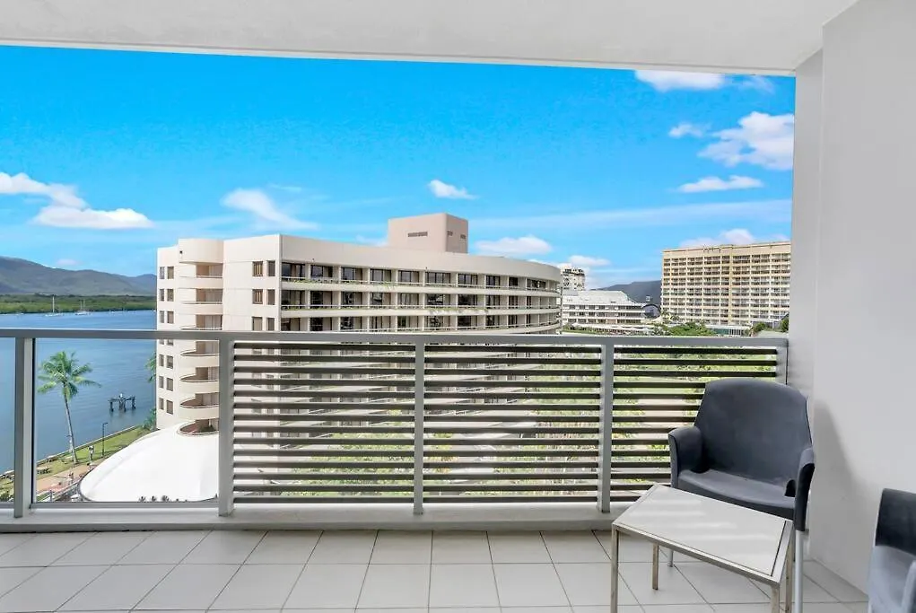 City Living At Harbour Lights On The Waterfront Cairns 0*,  Austrálie