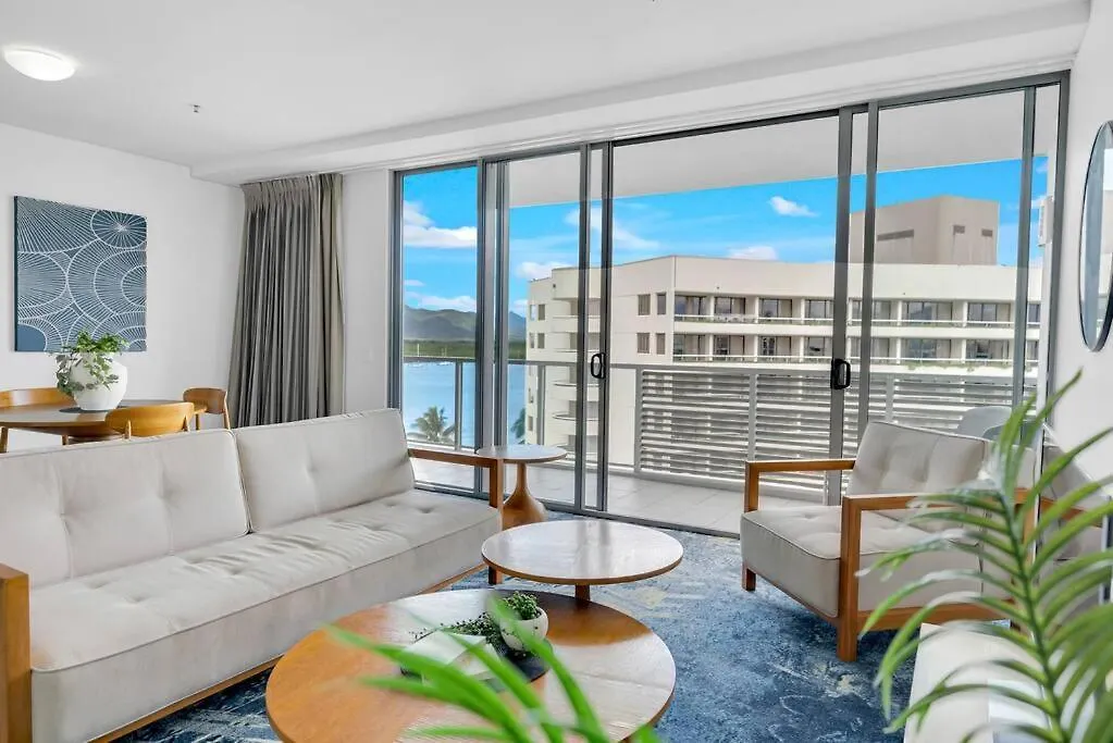 City Living At Harbour Lights On The Waterfront ケアンズ オーストラリア